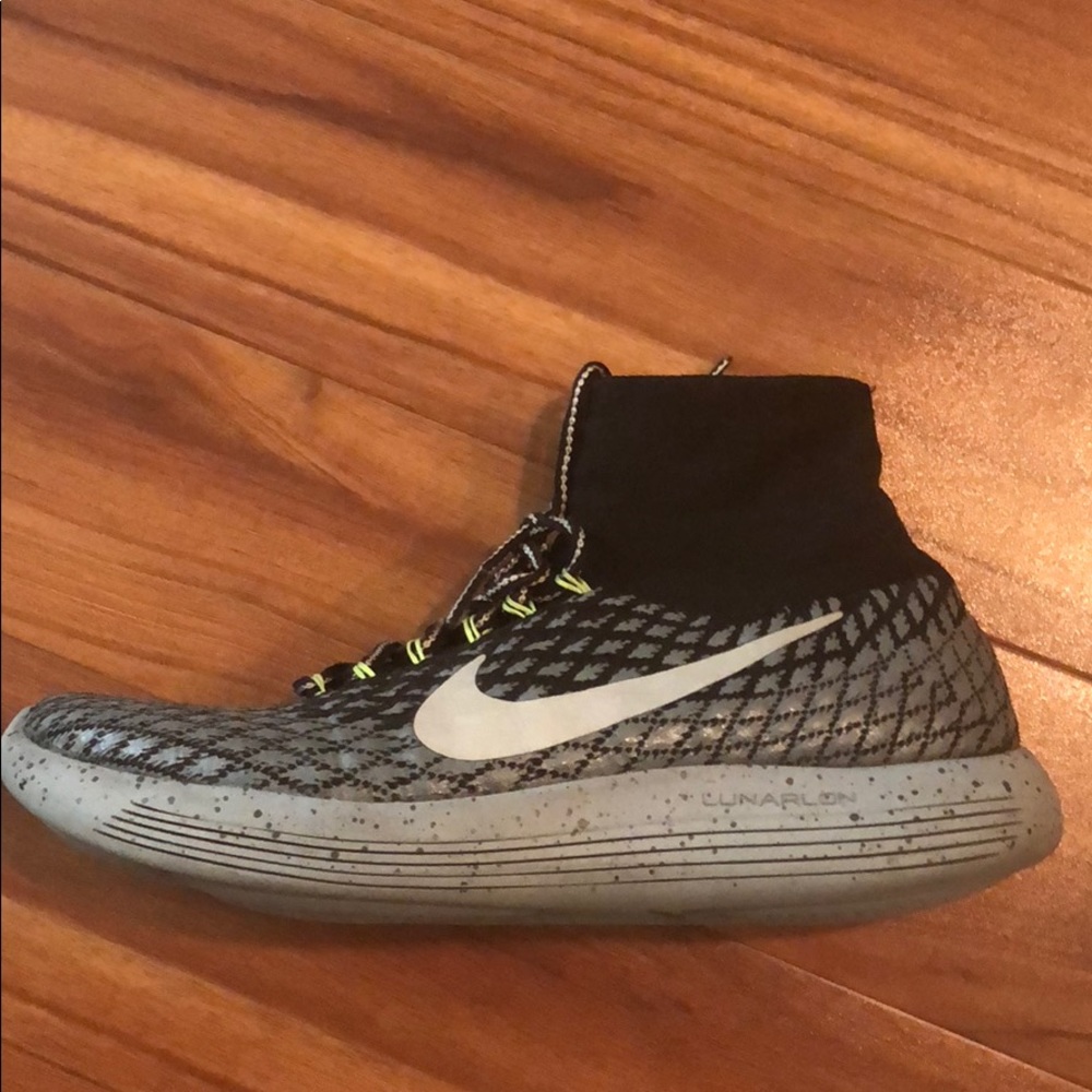 Nike LUNAREPIC waterproof running shoe